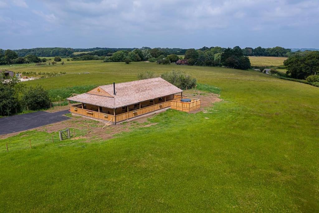 Luxury Log Cabin With A Hot Tub Stone  Dış mekan fotoğraf