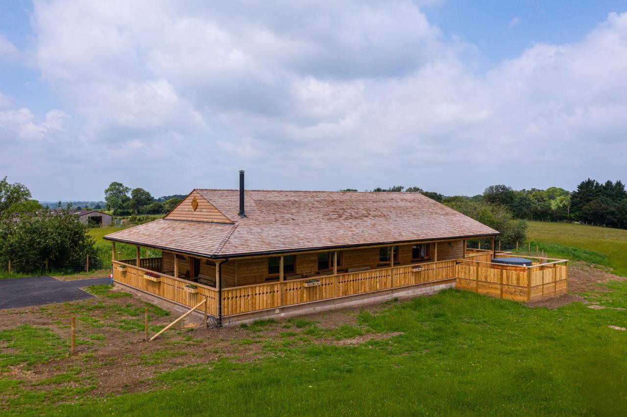 Luxury Log Cabin With A Hot Tub Stone  Dış mekan fotoğraf